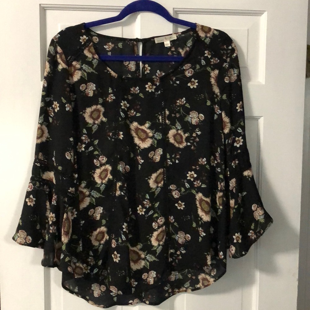 Bell sleeve going out top!